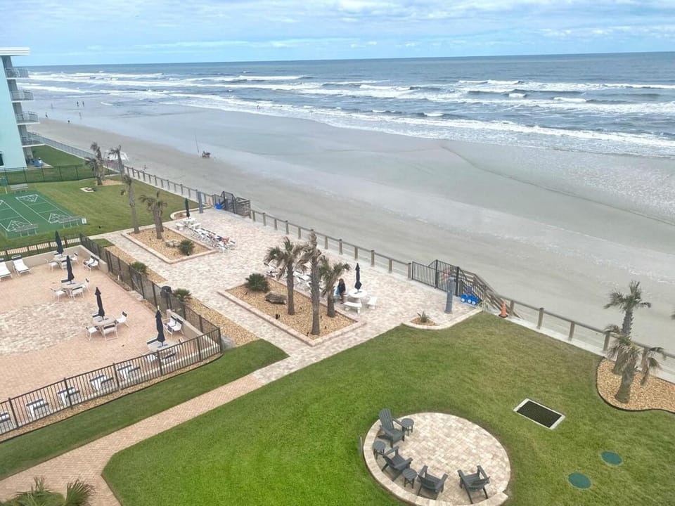 Refreshing oceanfront gem Remarkable sunrises Apartment in Edgewater