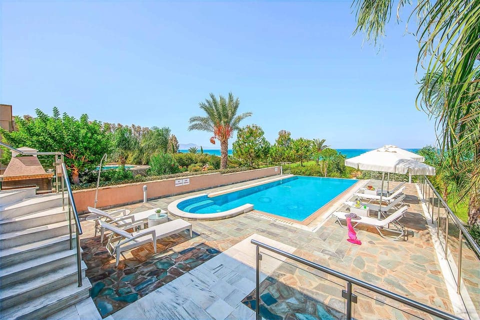 Patio, Day, Swimming pool, sunbed