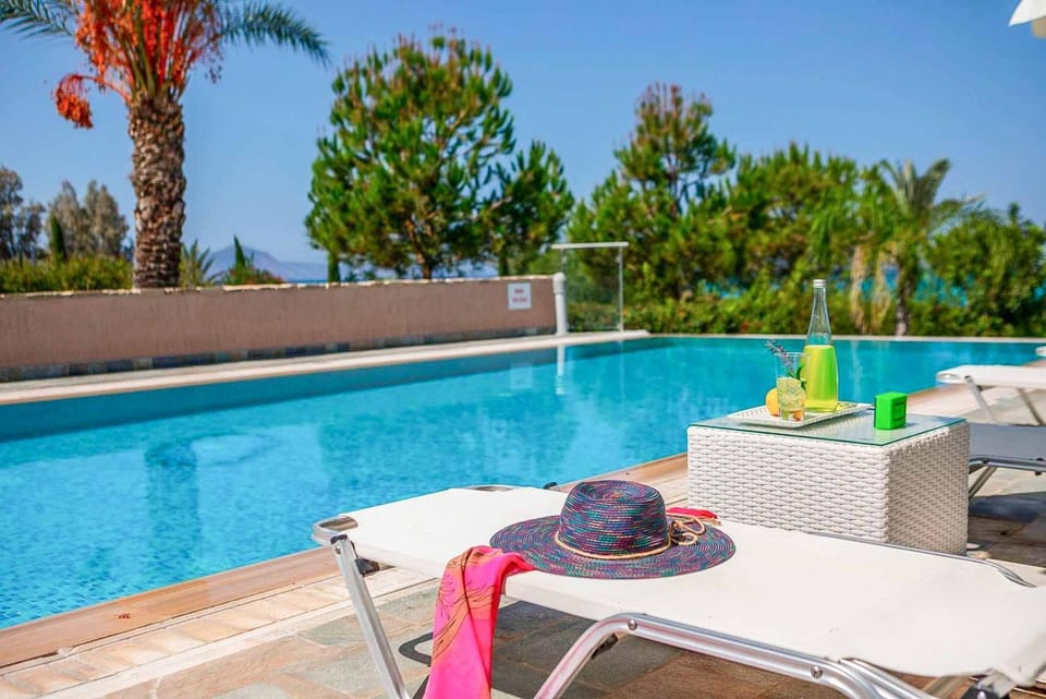Swimming pool, sunbed