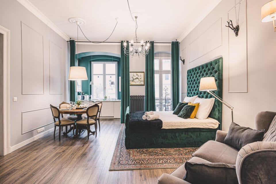 Bed, Living room, Photo of the whole room, Seating area, Dining area, Bedroom