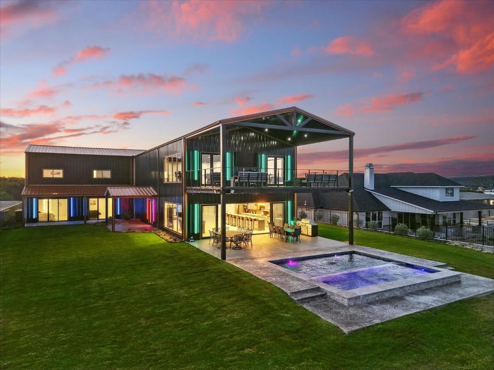 Property building, Hot Tub, Balcony/Terrace