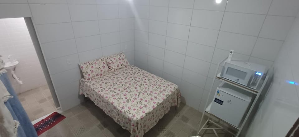 Photo of the whole room, microwave, minibar