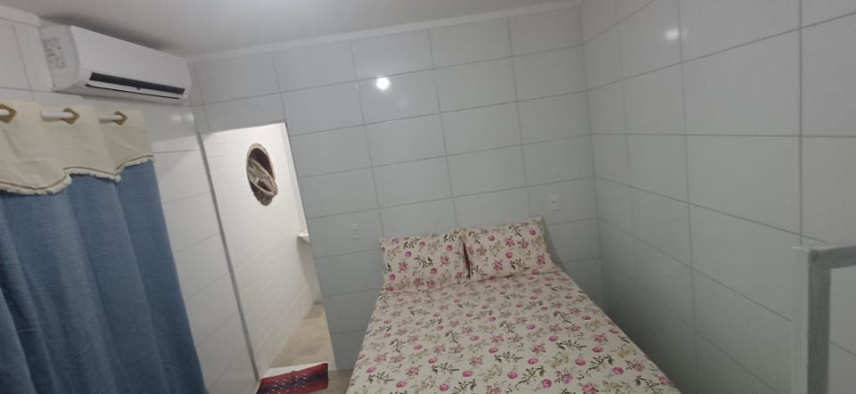 Photo of the whole room, air conditioner