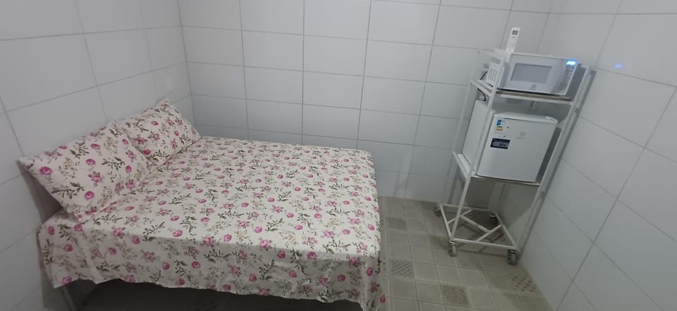 Photo of the whole room, microwave, minibar