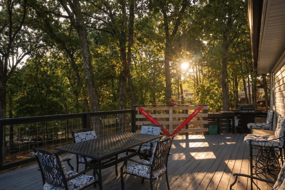 Natural landscape, BBQ facilities, View (from property/room), Balcony/Terrace, Dining area