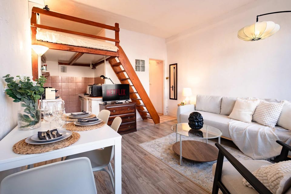 Cozy Parisian Studio Montorgueil Apartment in Paris