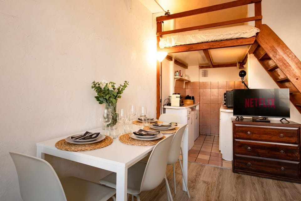 Cozy Parisian Studio Montorgueil Apartment in Paris