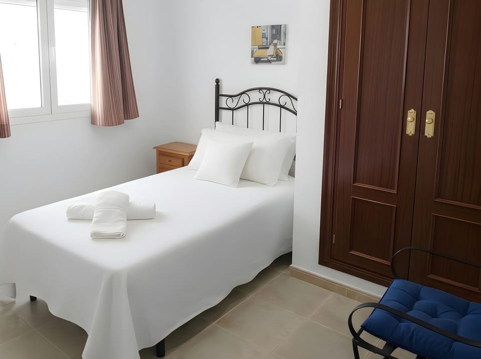Apartamento en Conil de la Frontera ubicado en en una zona tranquila y muy bien situada para disfrutar del pueblo y de la playa sin necesidad de coche SOLO PARA FAMILIAS Y PAREJAS Apartment in Conil de la Frontera