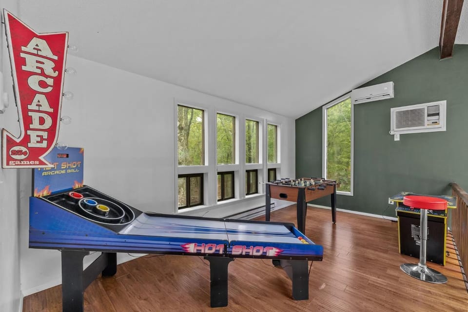 Game Room, Photo of the whole room