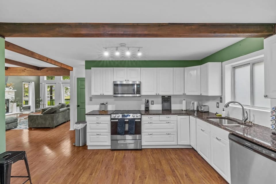 Kitchen or kitchenette, Photo of the whole room