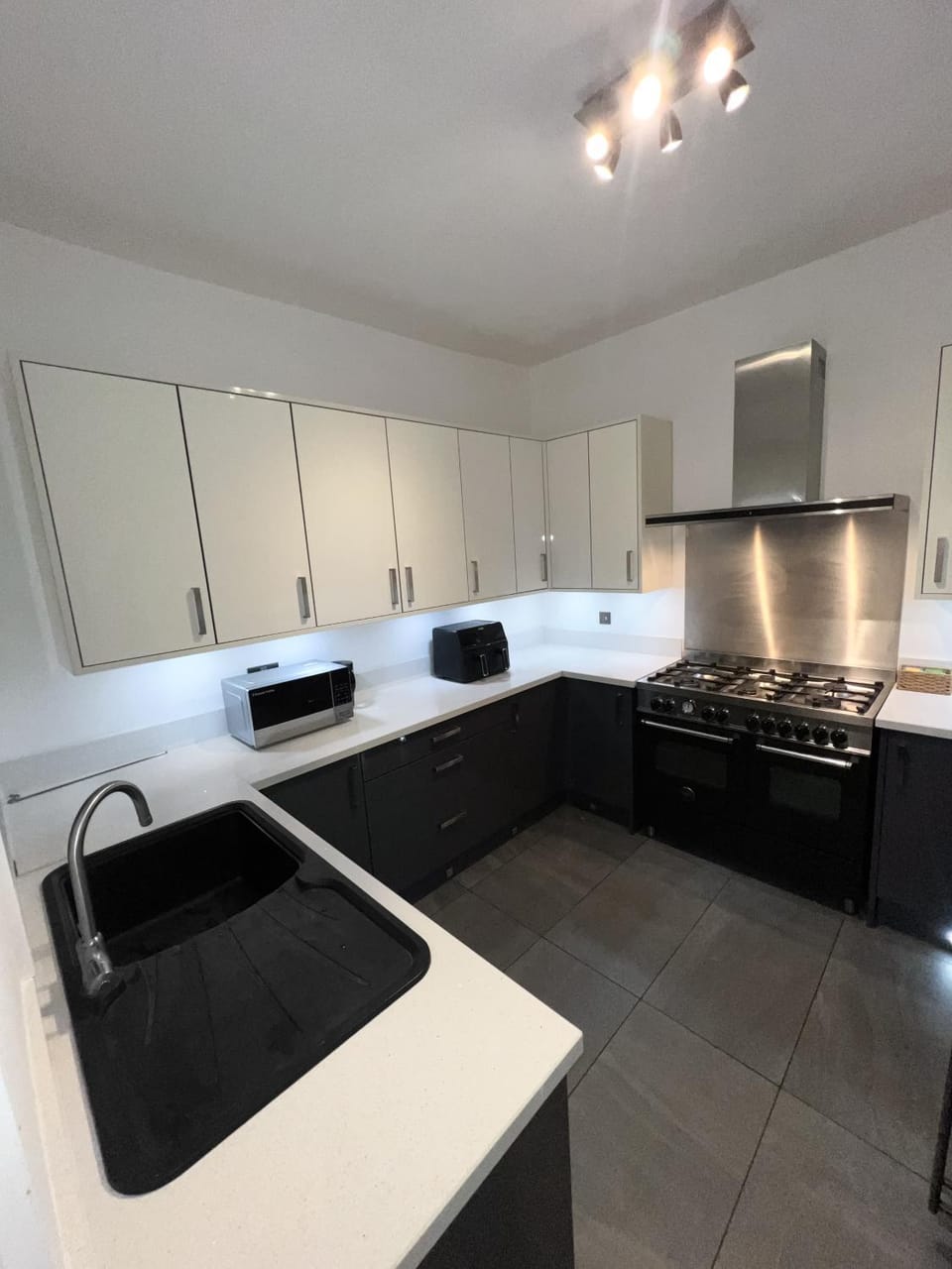 Kitchen or kitchenette, oven, stove
