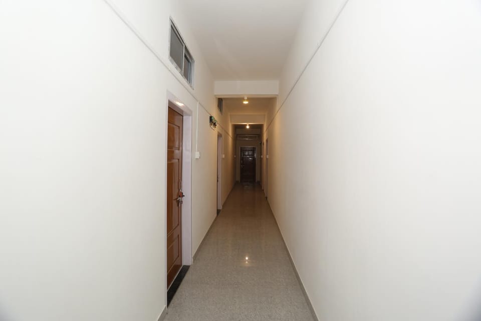 EAST HABITAT - Cozy Stay by the Airport Bed and Breakfast in India