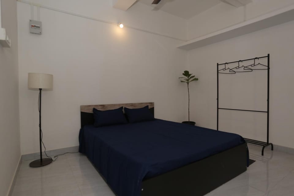 EAST HABITAT - Cozy Stay by the Airport Bed and Breakfast in India