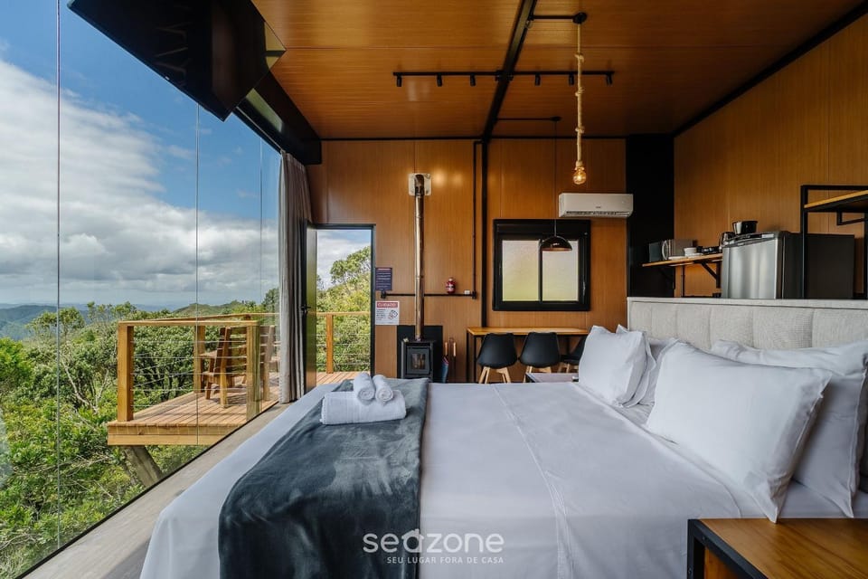 Photo of the whole room, Bedroom, Mountain view