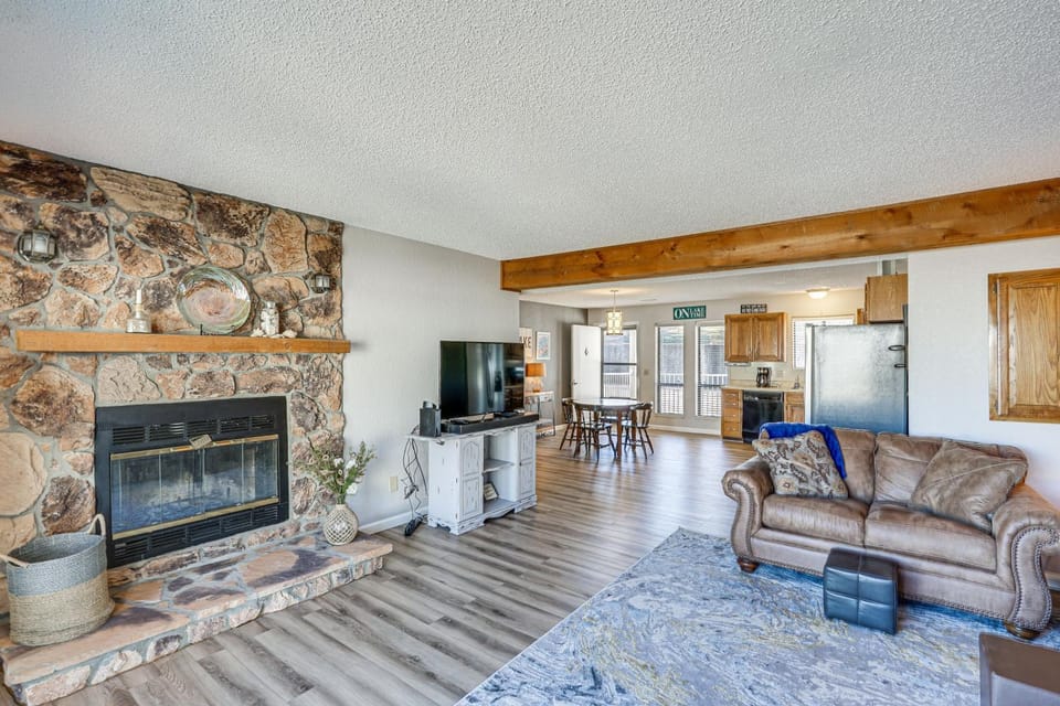 Balcony w/ Lake Views: Waterfront Ozarks Condo! House in Osage Beach