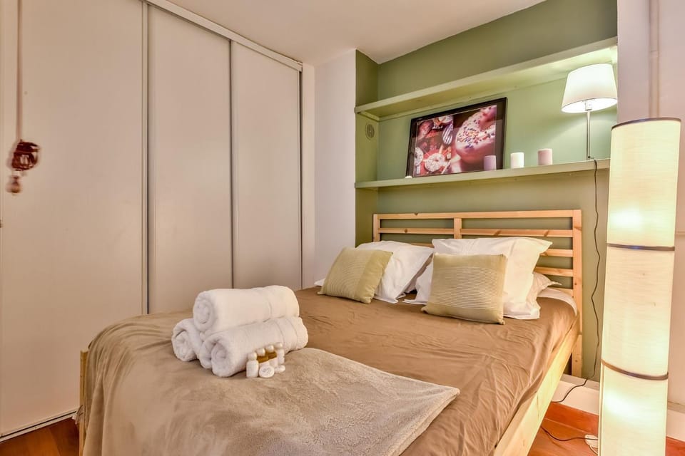 Bed, Bedroom