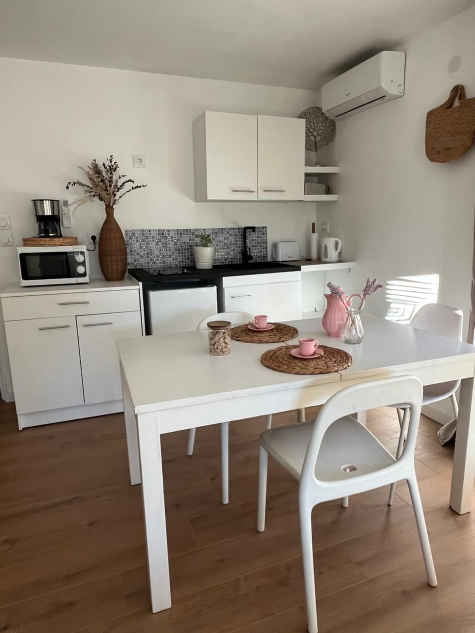 Studio au dernier étage d'une bastide grassoise Apartment in Grasse