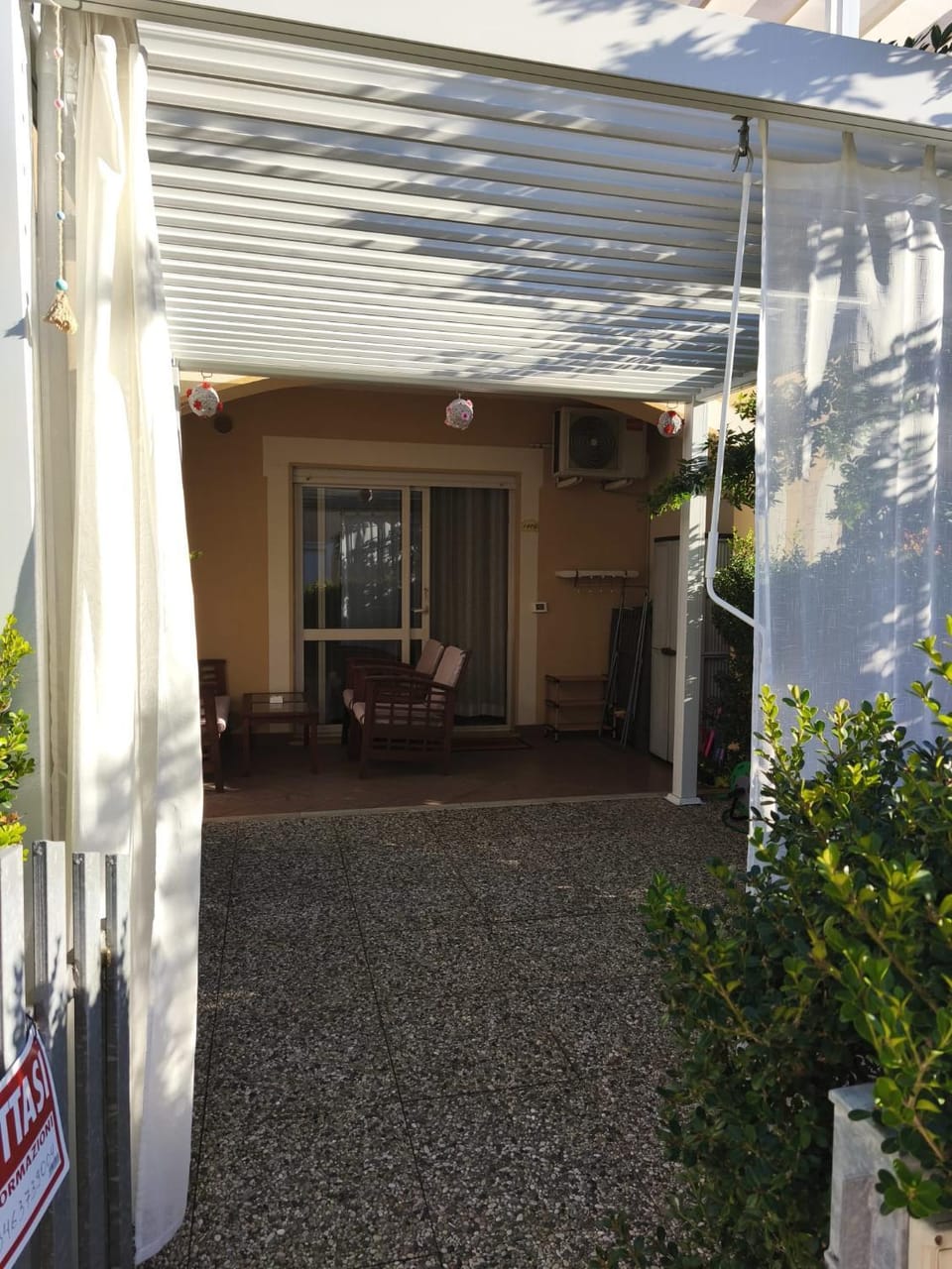 Facade/entrance