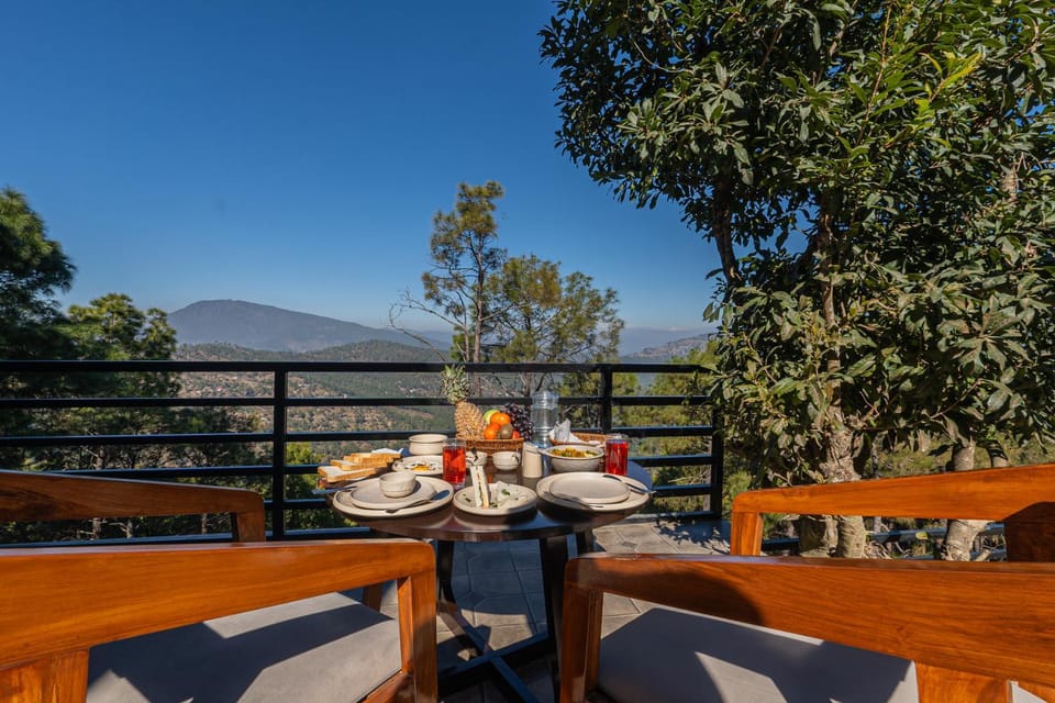 Patio, Day, Natural landscape, View (from property/room), Balcony/Terrace, Food and drinks, Food, Mountain view, Drinks