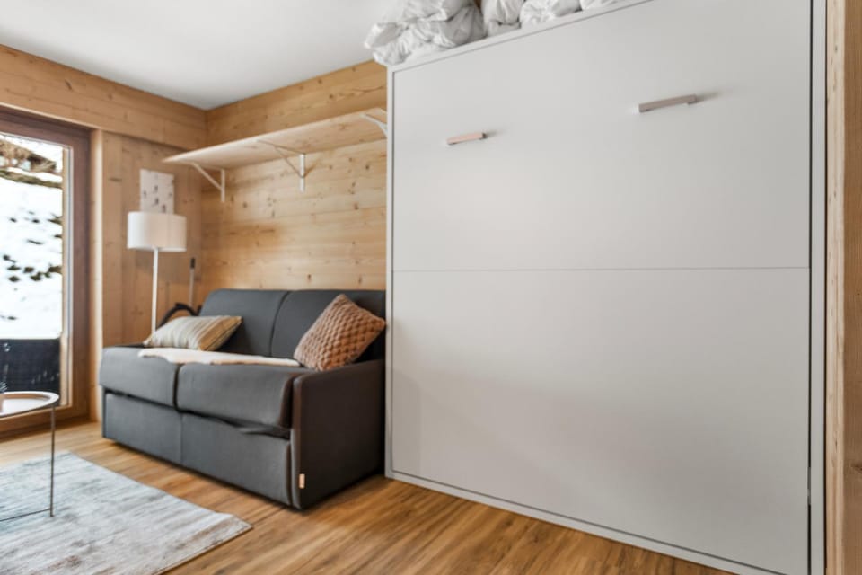 Bed, Seating area