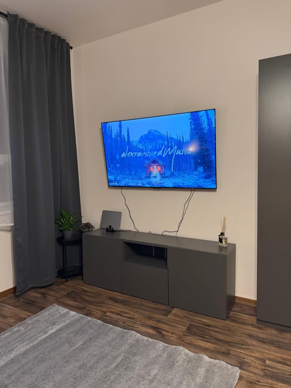 Communal lounge/ TV room, Bed, TV and multimedia, Bedroom