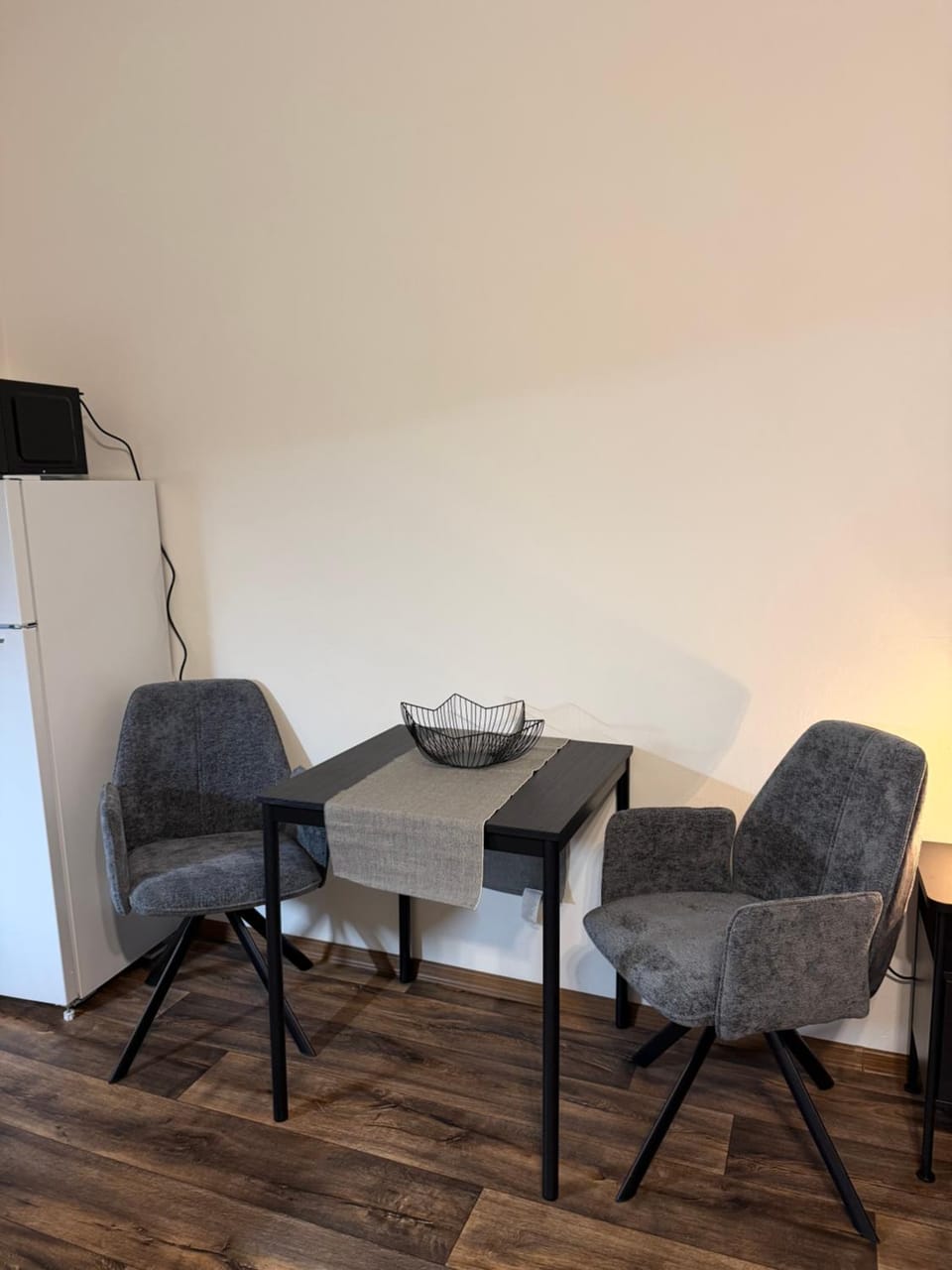 Seating area, Dining area
