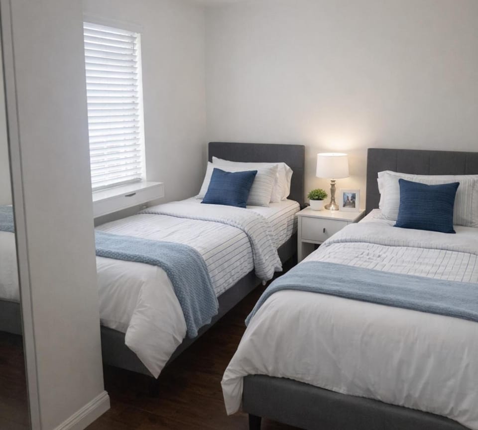 Photo of the whole room, Bedroom