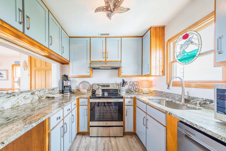 This is it - Nags Head MP 16, Ocean View, 75 Yards to Beach, Elevator, Wheelchair Friendly, Flex Stays House in Whalebone