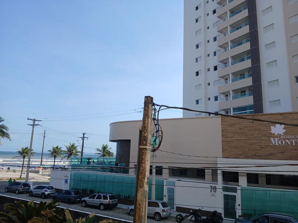 20 metros da praia,garagem,sossego Apartment in Itanhaém