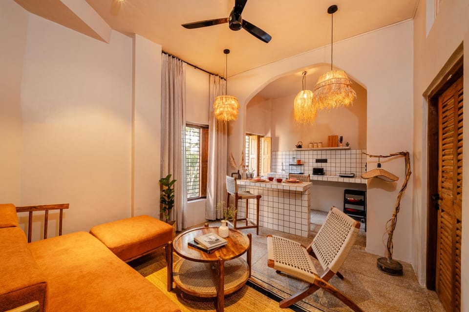 Kitchen or kitchenette, Living room, Seating area, Dining area, pet friendly