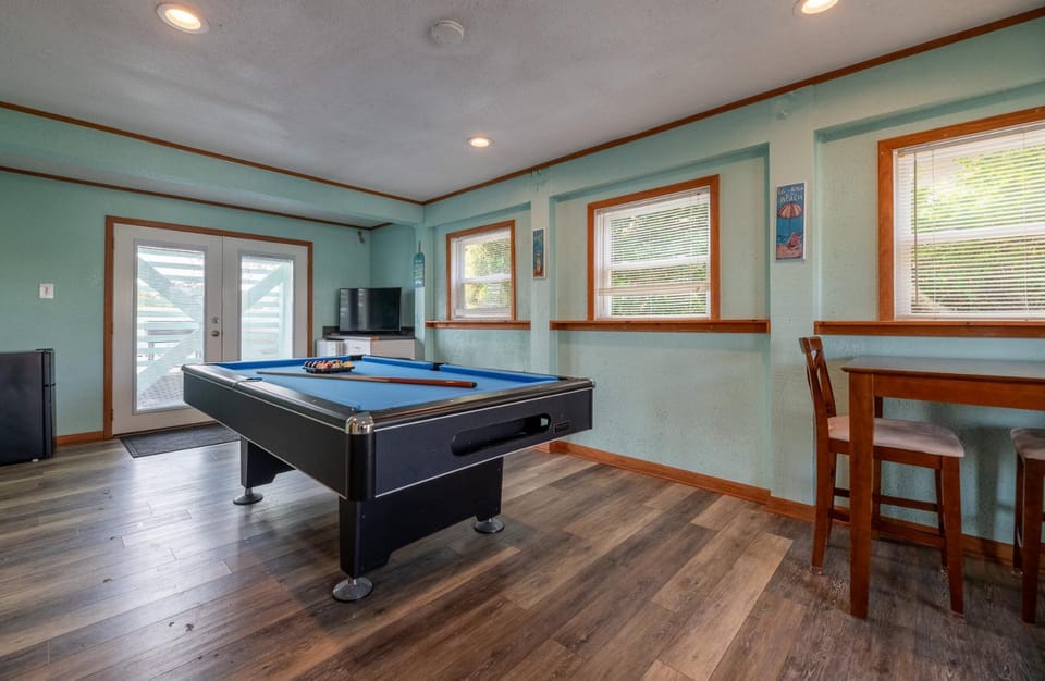 Time to Paws & Reflect - Corolla, Ocean Sands, Ocean View, Beach 260 Yds, Pool, Pets OK, Flex Stays House in Corolla