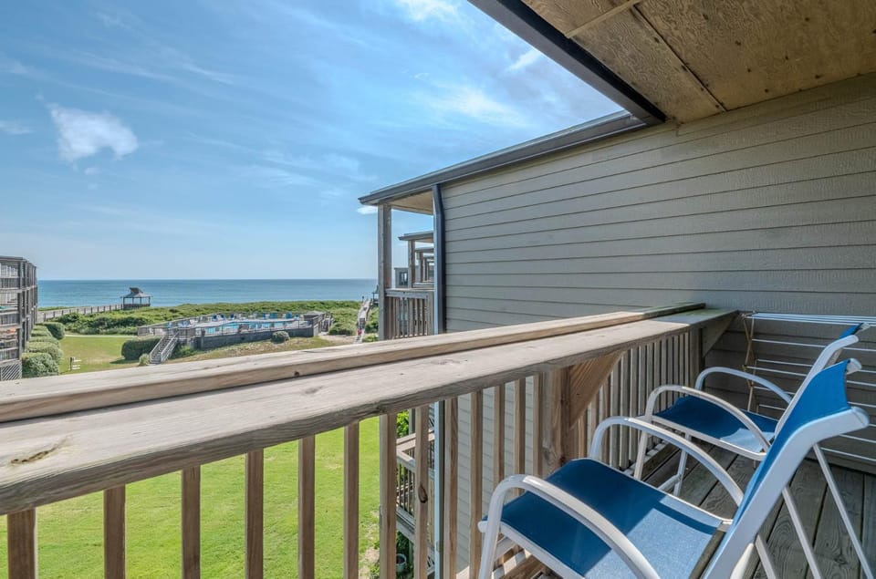 Top Side - Duck, Colony by the Sea, Ocean Views, Community Pool, Tennis, Pets OK, Flex Stays House in Duck