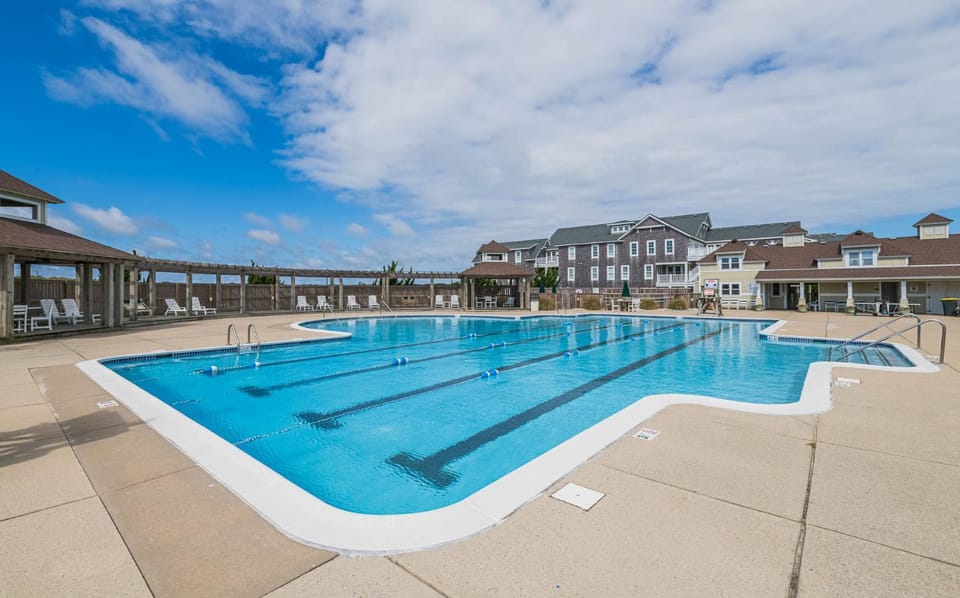 Tranquility - Pine Island, Lake View, Pets OK, Hot Tub, 2 Community Pools/Tennis/Playground House in Corolla