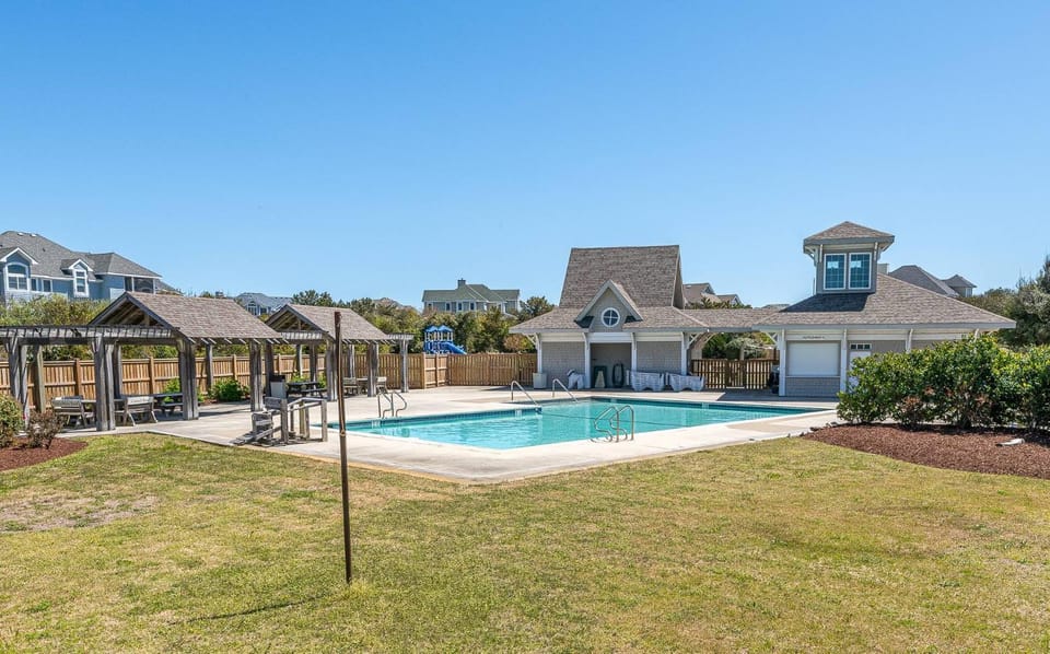 Tranquility - Pine Island, Lake View, Pets OK, Hot Tub, 2 Community Pools/Tennis/Playground House in Corolla