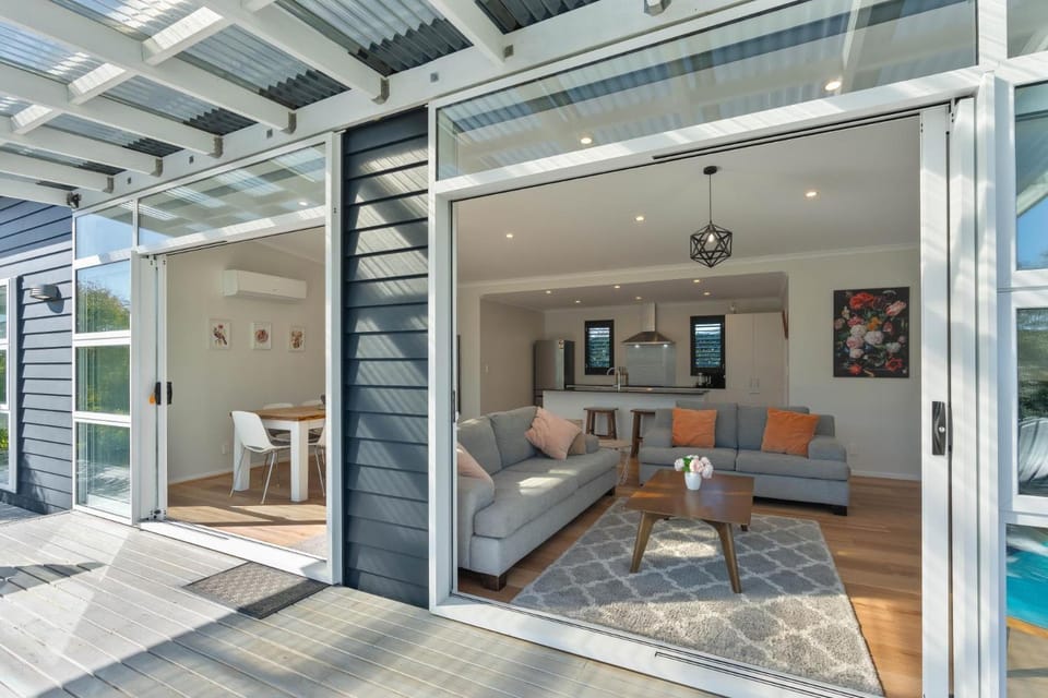 La Burgundy - Martinborough House in Martinborough