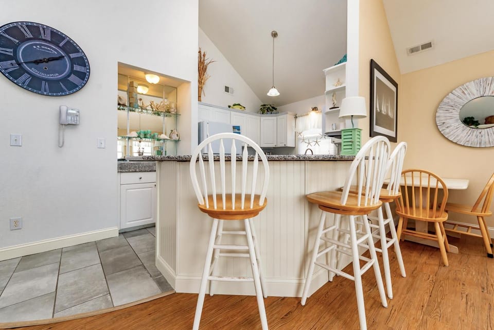 Tranquility - Nags Head MP 17, Oceanfront, Views Galore, Pool, Hot Tub, Pets OK, Near Pier House in Nags Head