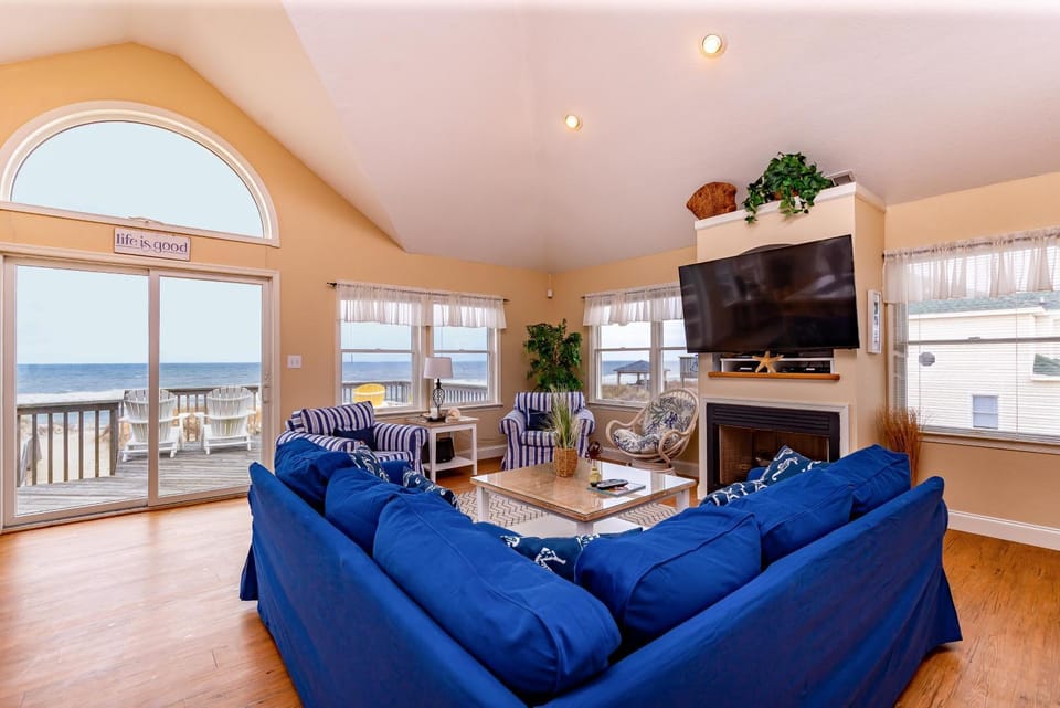 Tranquility - Nags Head MP 17, Oceanfront, Views Galore, Pool, Hot Tub, Pets OK, Near Pier House in Nags Head