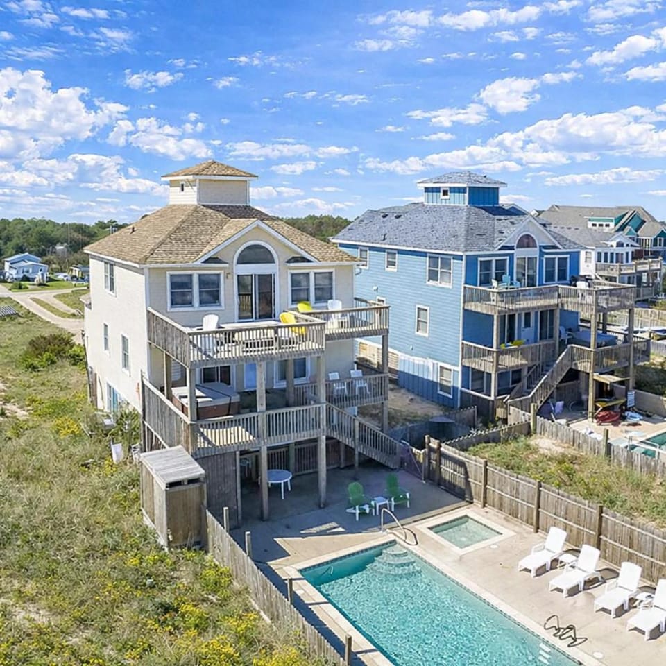Tranquility - Nags Head MP 17, Oceanfront, Views Galore, Pool, Hot Tub, Pets OK, Near Pier House in Nags Head