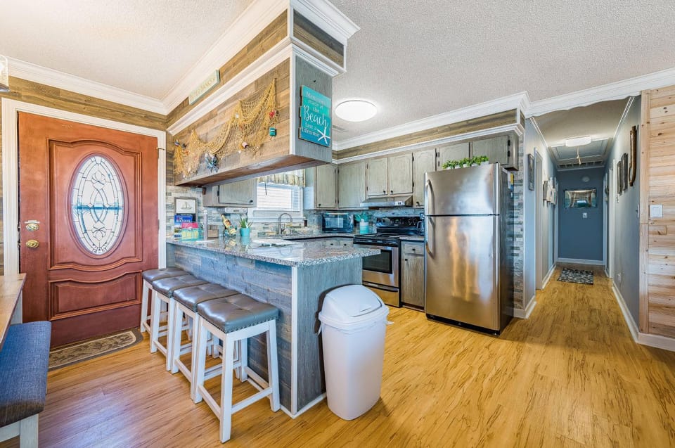 Turtle-ly Beachin' - KDH MP 6, Ocean View, Beach 165 Yds, Sound Access, Year Round Flex Stays House in Kill Devil Hills