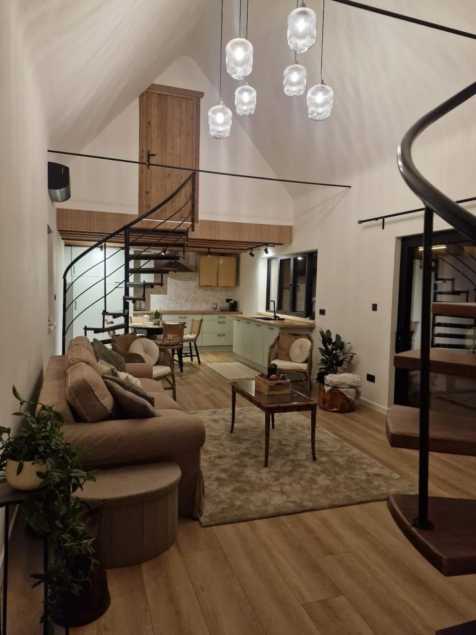 Property building, Kitchen or kitchenette, Living room, Seating area