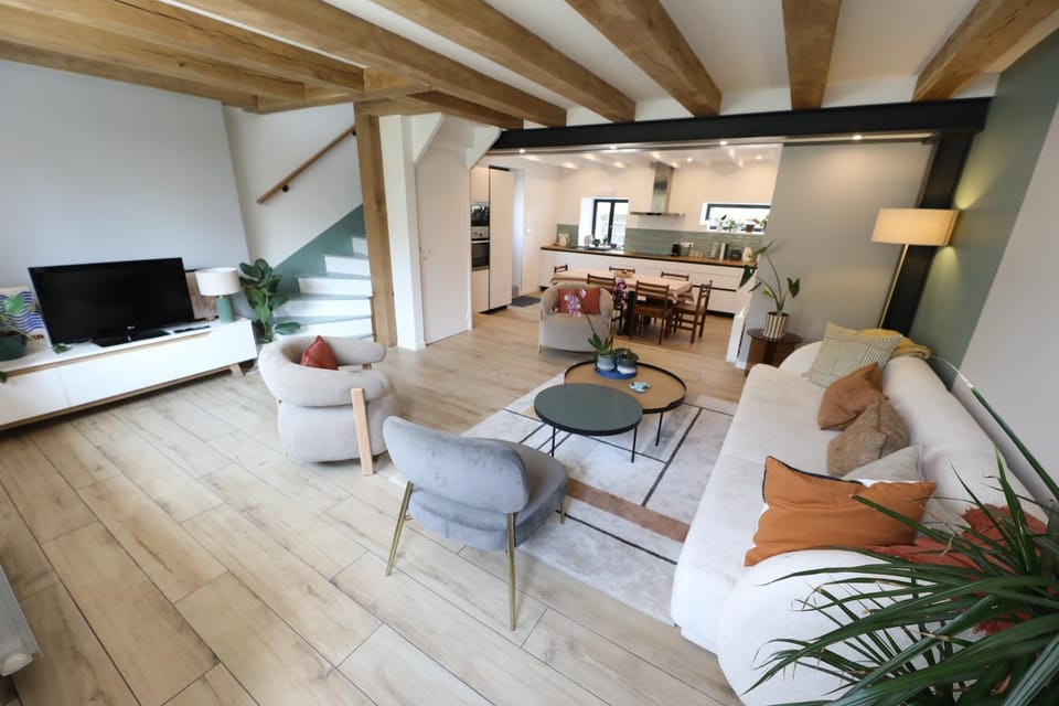 Kitchen or kitchenette, Living room