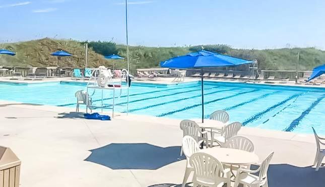 Village Views - Village at Nags Head MP 15, Oceanfront, Ocean View, Hot Tub, Community Pool, Flex Stays House in Nags Head