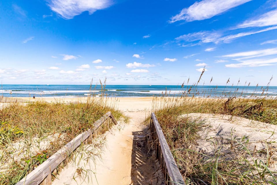 Village Views - Village at Nags Head MP 15, Oceanfront, Ocean View, Hot Tub, Community Pool, Flex Stays House in Nags Head