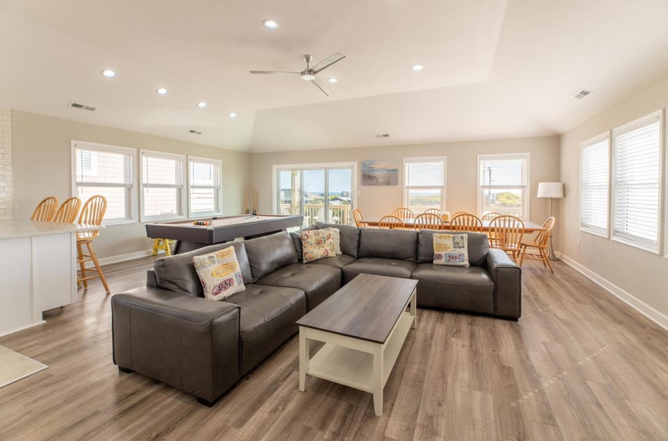 Vitamin Sea - NH MP 11, Ocean View, Beach 45 Yds, Pool, Hot Tub, Pets OK, Flex Stays House in Nags Head