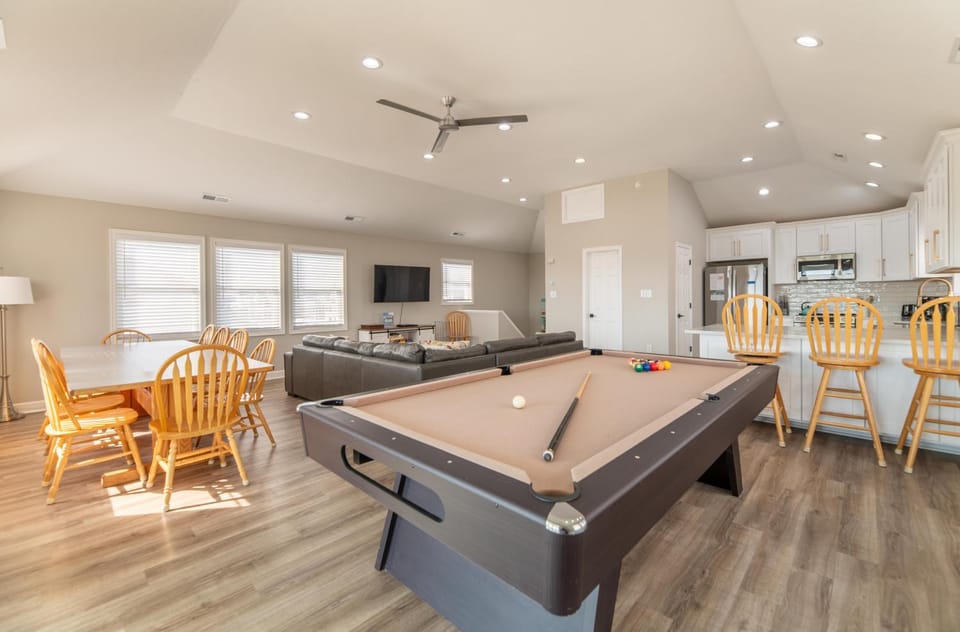 Vitamin Sea - NH MP 11, Ocean View, Beach 45 Yds, Pool, Hot Tub, Pets OK, Flex Stays House in Nags Head