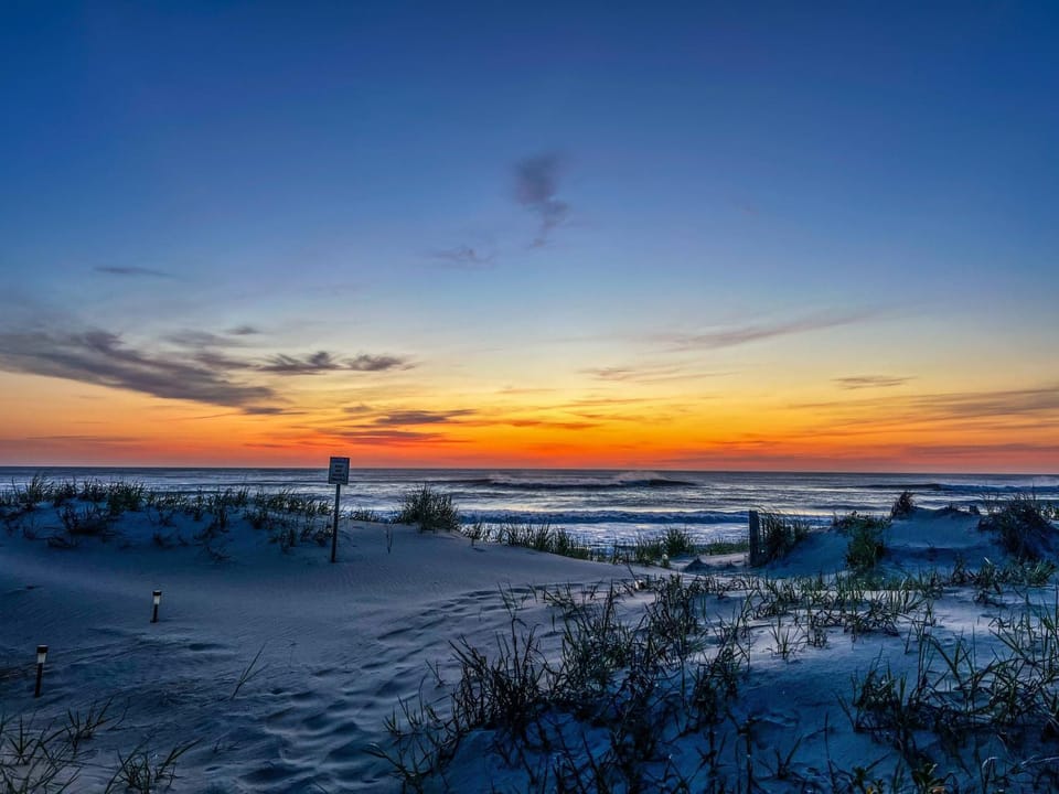 Wayfarer's Rest - Kitty Hawk MP 3.5, Oceanfront, Ocean View, Year Round Flex Stays House in Kitty Hawk