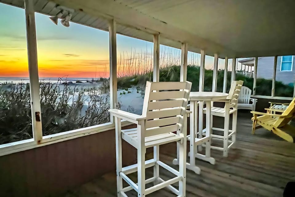 Wayfarer's Rest - Kitty Hawk MP 3.5, Oceanfront, Ocean View, Year Round Flex Stays House in Kitty Hawk