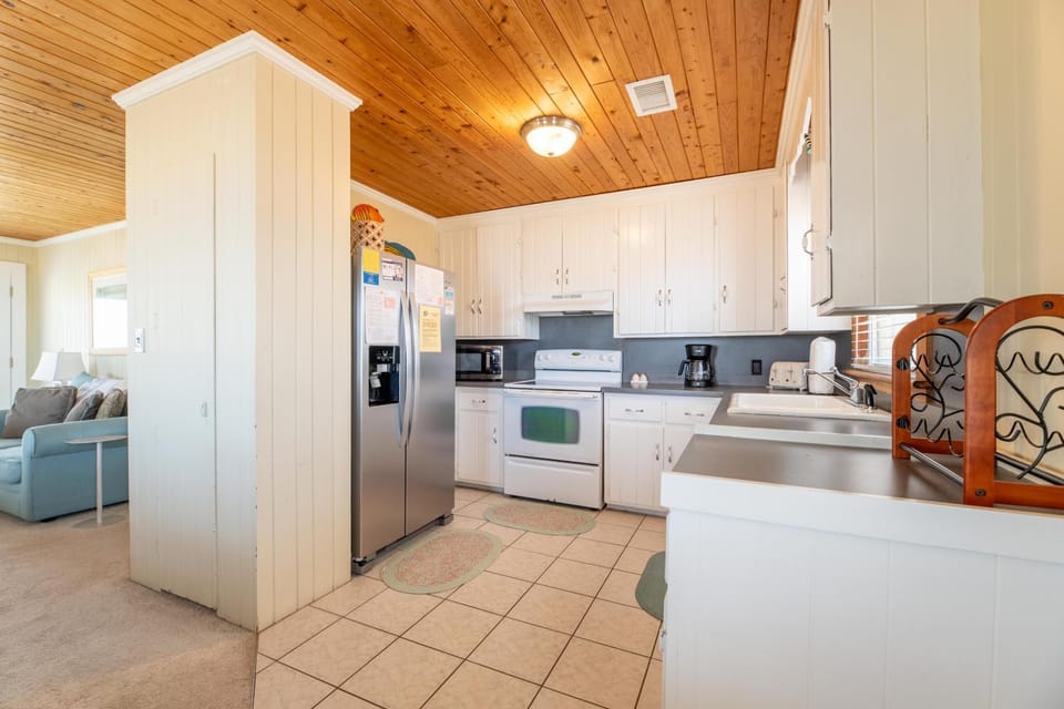 Wayfarer's Rest - Kitty Hawk MP 3.5, Oceanfront, Ocean View, Year Round Flex Stays House in Kitty Hawk