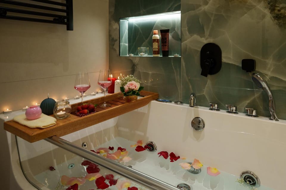 Luxury Lake View Apartment Private Jacuzzi Apartment in Tirana
