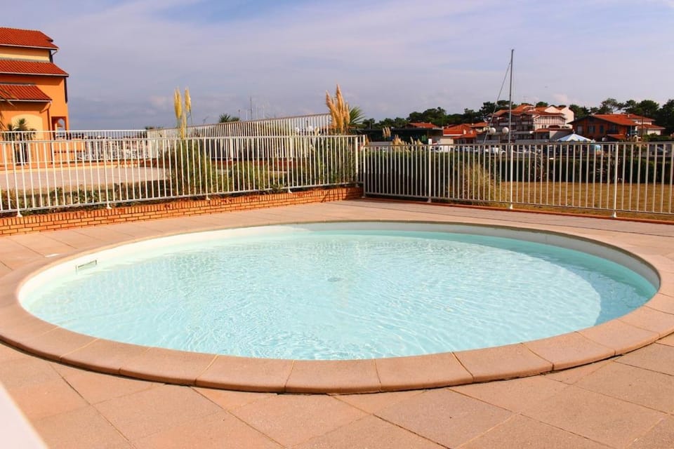 Agréable appartement 2 chambres Notre Dame 200m de la plage, piscine commune, parking Apartment in Hossegor